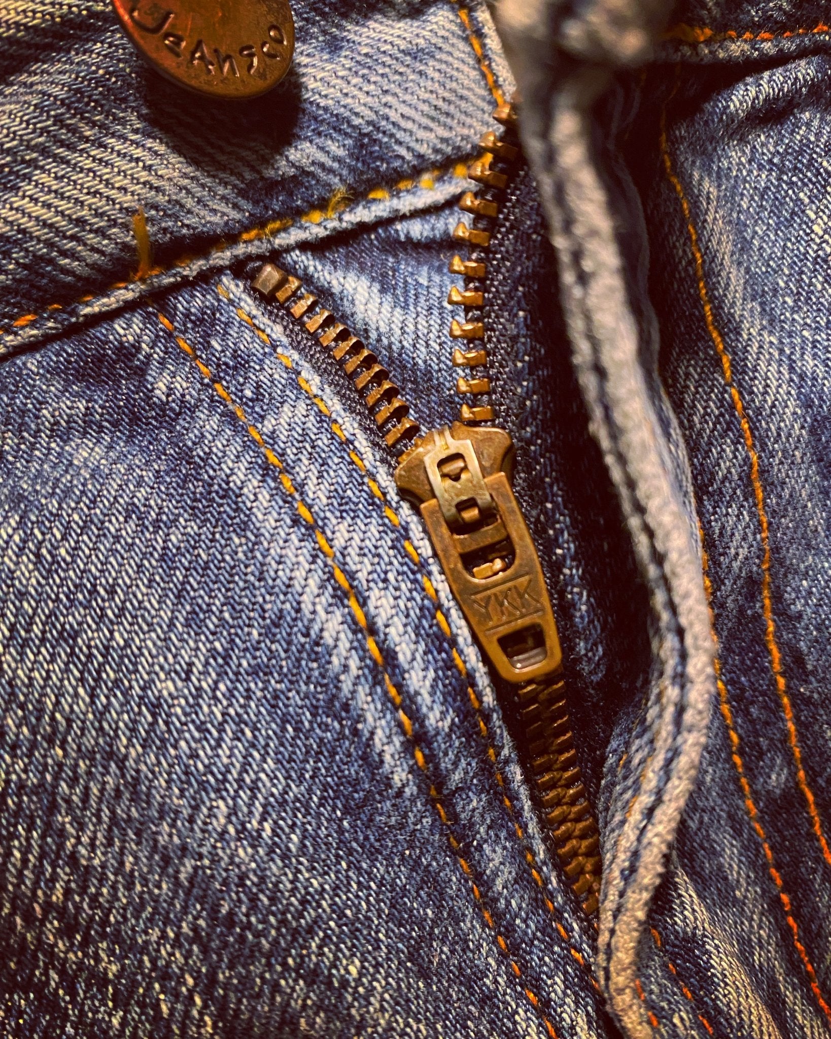 How to fix a zipper on jeans, replace the zip in a pair of jeans